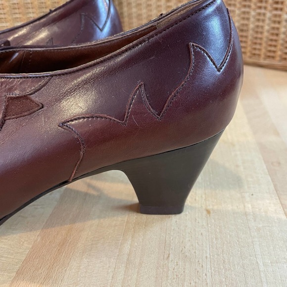 Vintage 80s Leather Lace-Ups with Shapely Stacked Heels - Picture 6 of 11